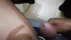 Armon Leo: Gran carga de semen saliendo durante el trabajo.