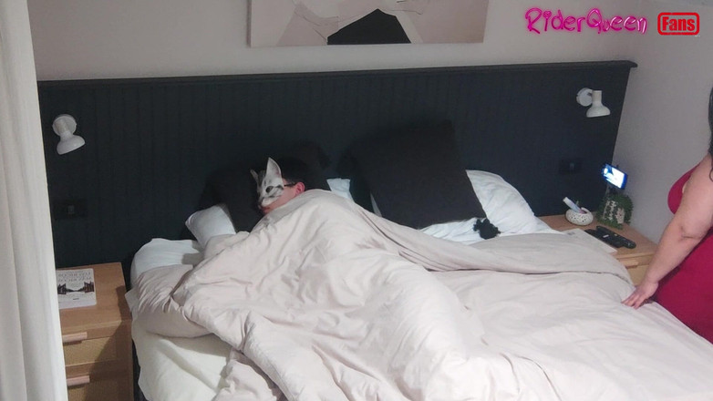 Riderqueen: Verdammte stiefmutter, solo-fans in zeitlupe, gewagter stiefsohn im bett