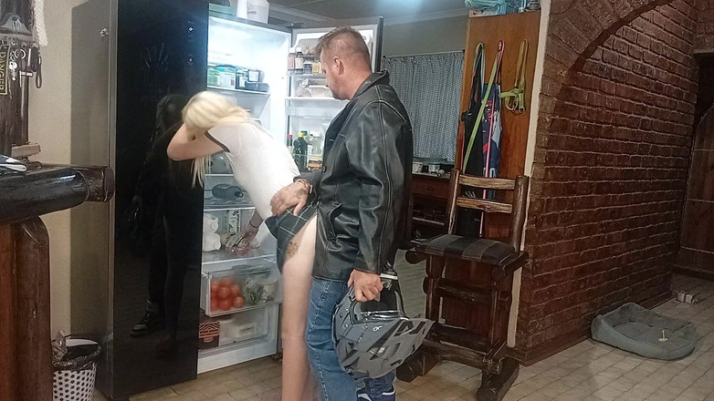 18blondteen: Кухонный секс с байкером