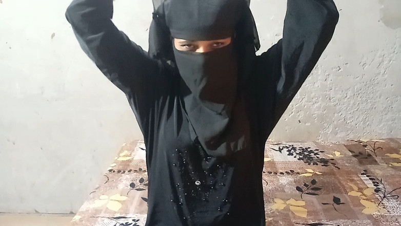 Dearshivani: Müslüman hatun ayakla muamele çekiyordu