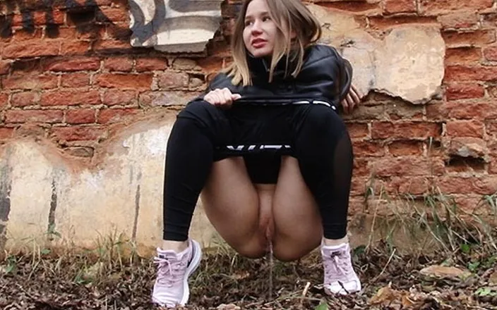 Puffy Network: Lean on Me by Got2Pee where girls come to piss