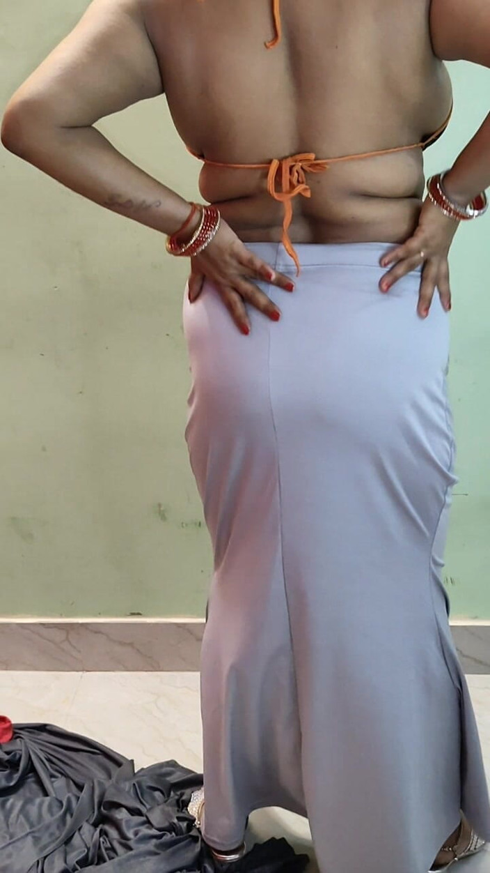 Kavita suman: 印度胖女人妻纱丽服peticot裸体舞蹈