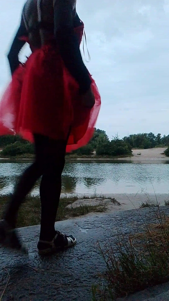 MilaFemboyUA: Mă antrenez în natură