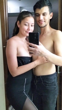 Cặp Đôi Khỏa Thân Khoe Lồn