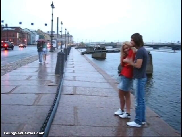 Young Sex Parties: Pesta seks basah dan liar di rumah