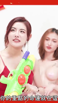 Li Zhiyan verliest seksspelshow en moet een nerdy man neuken