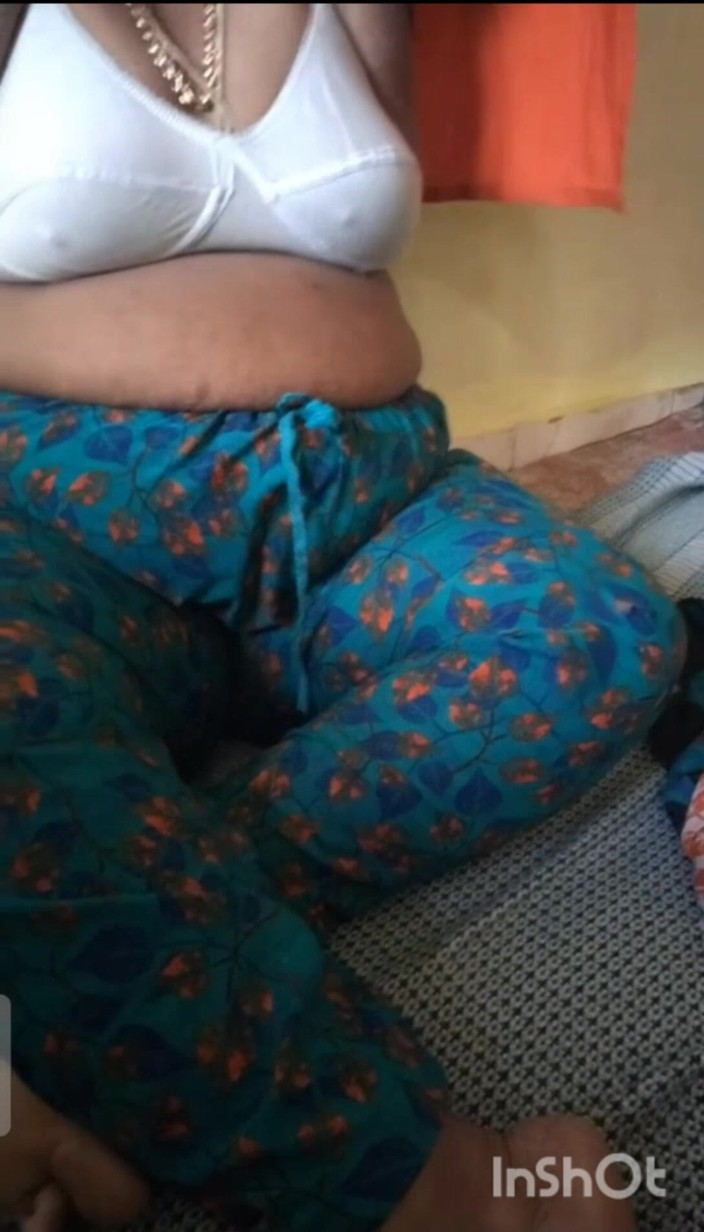 Priya aunty: Tamil Village Aunty Dirty Talking Nad Showing Her Body