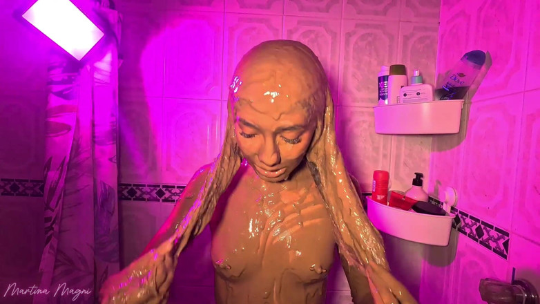 MartinaMagni: Ich habe im Badezimmer ein kleines Schokoladen-chaos gemacht und dann...