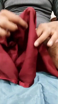Porno de branlette en satin et soie - caresse de la bite avec le costume marron en satin et soie d’une infirmière (84)