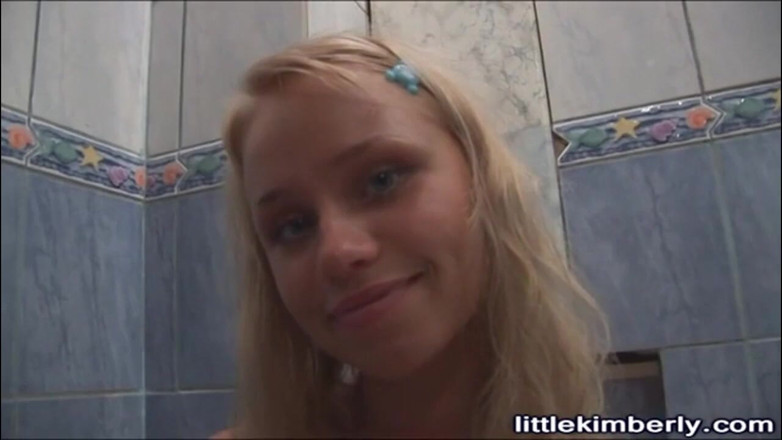 Little Kimberly: Час душу змушує мою молоду пизду збуджуватися для ділдо