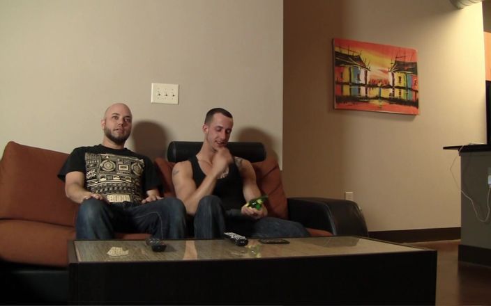 Pervy Studio: Geil tienermeisje dat een dikke harde pik zuigt