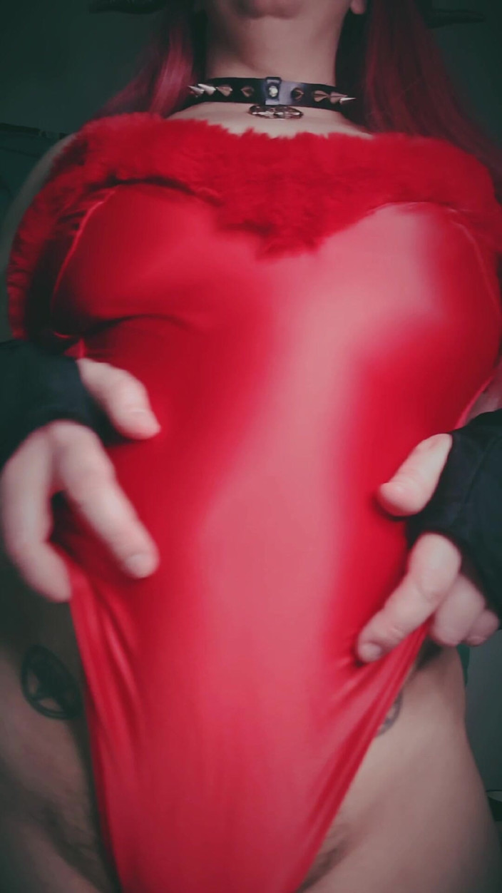 Davina Donna: Tôn thờ quỷ đỏ