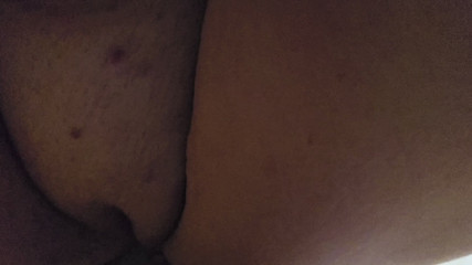 Virgie Blanca: Une BBW chevauche un gode sur le mur et le...