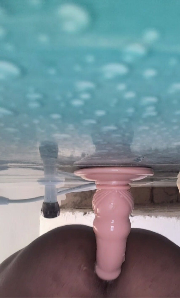 King6: 6 इंच का डिल्डो मेरी भूखी गांड को चोद रहा है