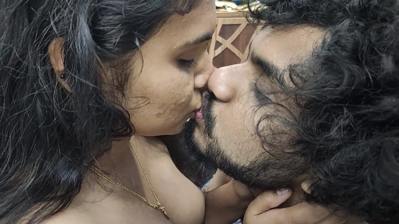 Vaigavarun45: Malayali Couple Hot Romance with Boobs Suck