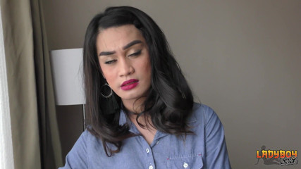 Grooby Girls: Ladyboy Jaycie Ann acaricia seu pau!