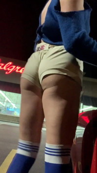 Walgreens, şehir merkezinde, çılgın sürtük kadın kılıklı