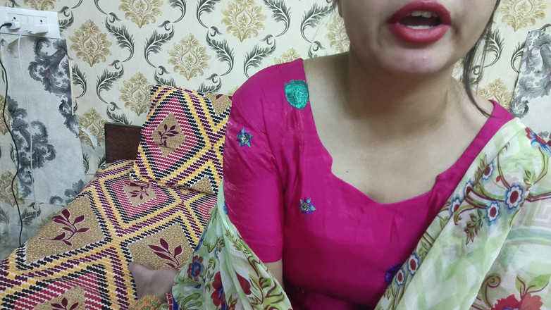 Saarabhabhi6: 힌디어 오디오를 내보내는 작은 배다른 여동생의 도움을 원하는 의붓오빠