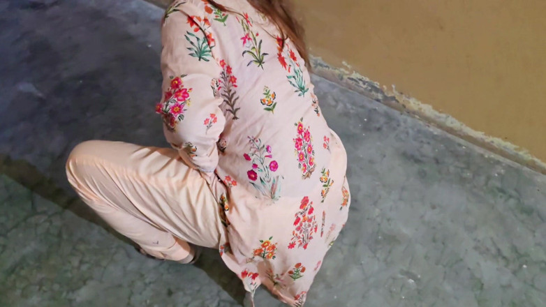 Faryal: Pakistansk kåt hembiträde