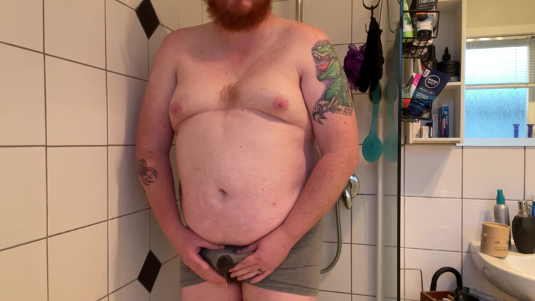Ginger daddy: Kızıl baba iç çamaşırına işiyor
