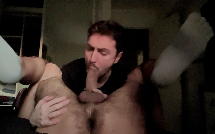 Nenesgaymers: Молодий чоловік смокче член свого друга з відкритою дупою