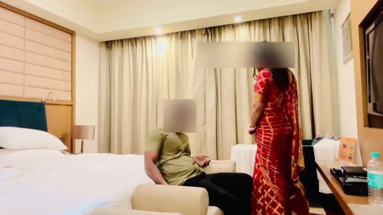 Nisha bhabhi ki chudai: After Marriage 1st Time Fuck in Hotel with Boyfriend