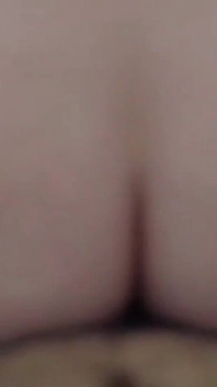 Kleine camie benutzt meine massive ladung sperma als Gleitmittel, um mit ihrem dildo zu spielen