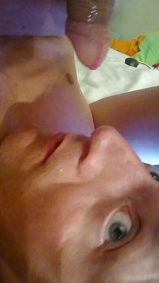 Lov2selfsuck: Čůrák pomalu roste tvrdě do pusy