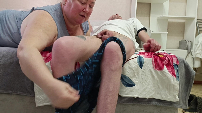 Zona901: Madrastra da mamada para disfrutar de leche gruesa caliente