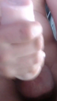 Masturbándose con un coño de bolsillo y corriéndose casi 2 veces