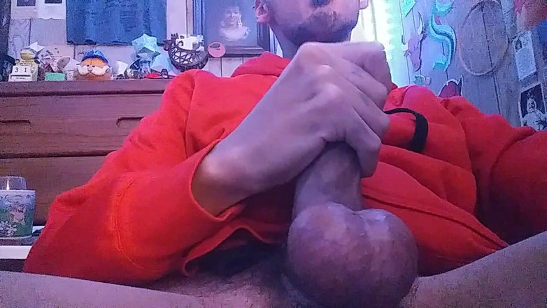 KingSpade: Młody człowiek robi się napalony i doi swojego twardego kutasa