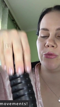 Mamă sexy religioasă Sexy Anna îi face fiului vitreg o labă cu picioarele