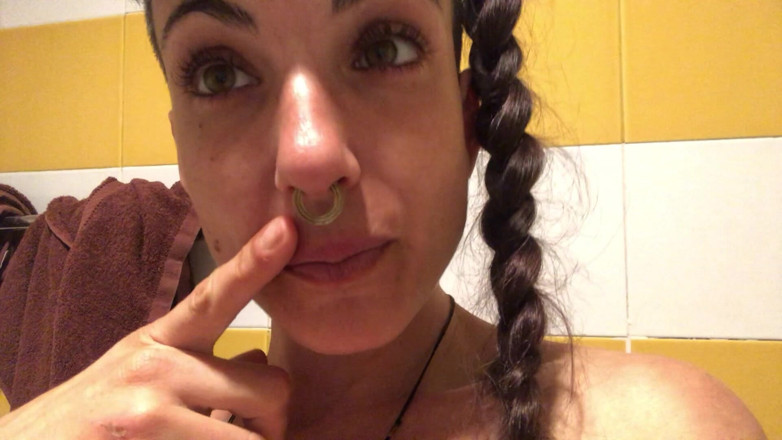 Goddess Maya: Uctívej mé tělo, ukliď mě