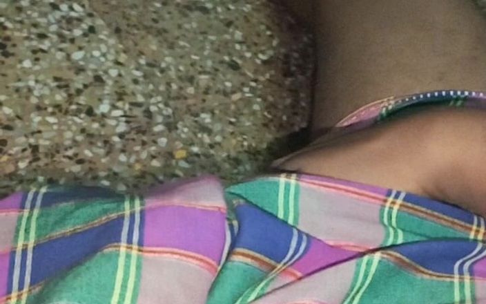 Sweet Indian cock: 性感人妻在家里做爱时吮吸和舔阴