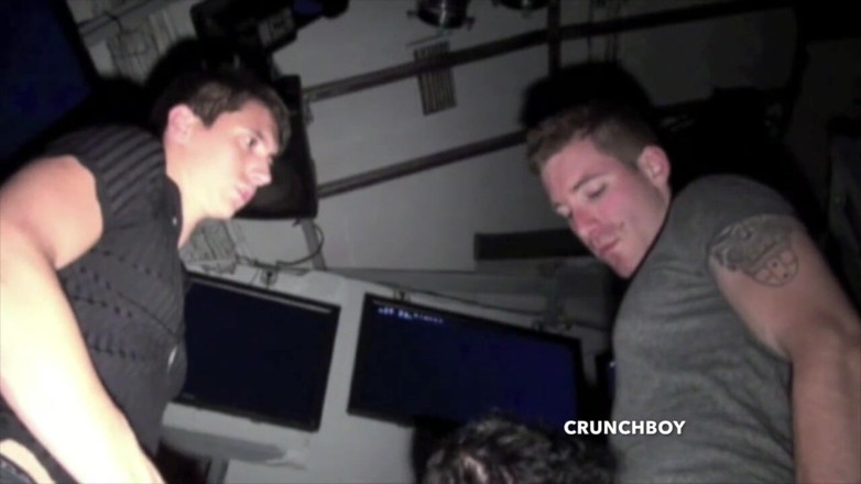 STRAIGHT BOY CURIOUS: Sexe incroyable avec 3 garçons straigths curieux dans l'arrière-salle