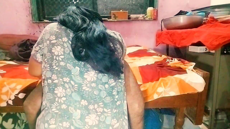 Hemant: Cô vợ gợi cảm Anuradha đụ trong chiếc váy đêm với bạn...