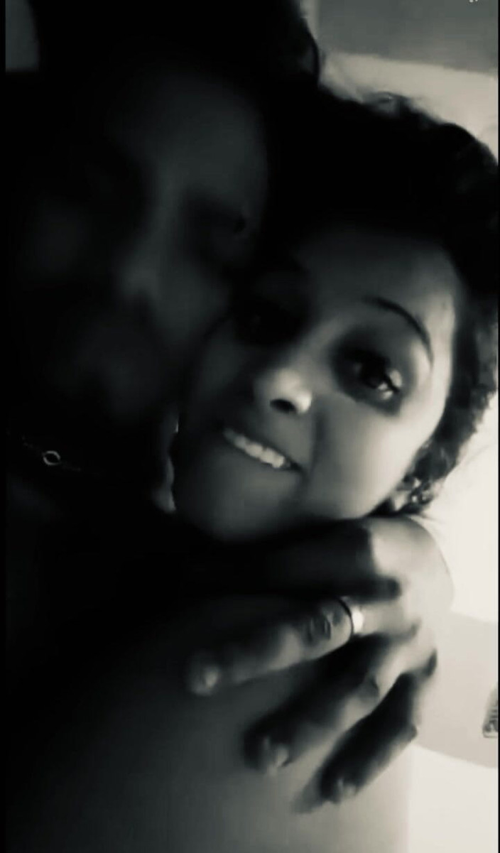 Sanayababhi: Tímida indiana esposa gemendo alto em lua de mel, sexo...