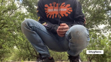 Xooshua (xblue18): 美丽的18岁男孩在农村脱衣服