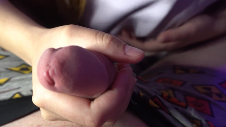 Jessahk: Eu tirei meu pau da minha calcinha e comecei a...