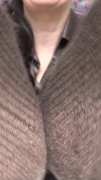 Macocha w kaszmirowym swetrze, Sweter Love, spust na sweter POV, Lady Victoria Valente