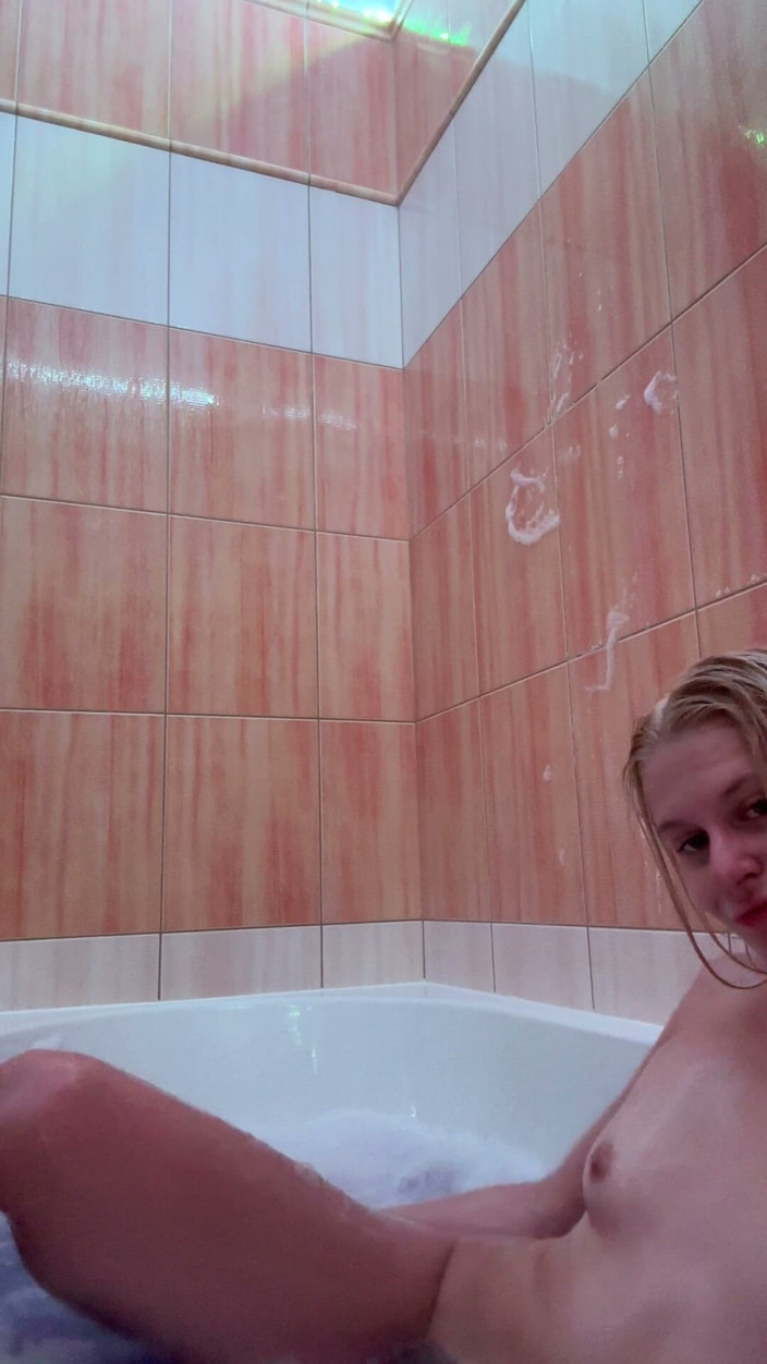Peach DeLina: Mon Moment Sous La Douche