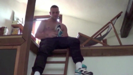 Sneaker gay: Straight masturbation sniffing sneakers