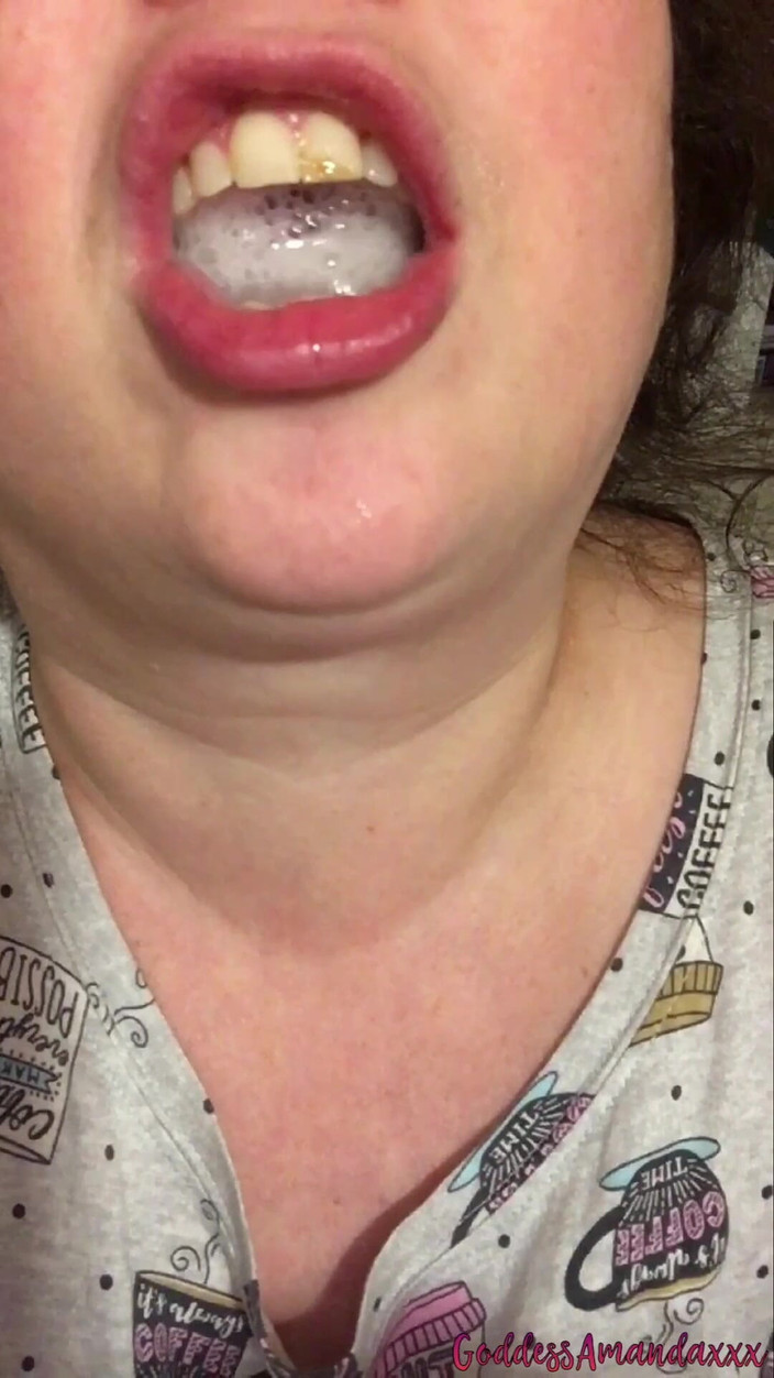 Goddess Amanda: 刮我的腋毛并吞精