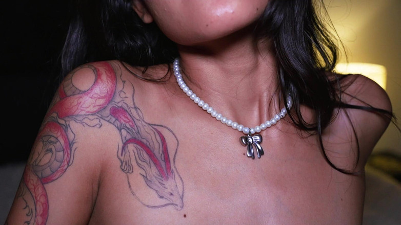 Annie Katie: घर पर अकेले अपनी उंगलियों का आनंद ले रहे हैं