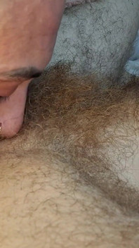 Eddy en Barber Marco: Ik reed op zijn gezicht en lul, en hij creampiede mijn harige poesje!