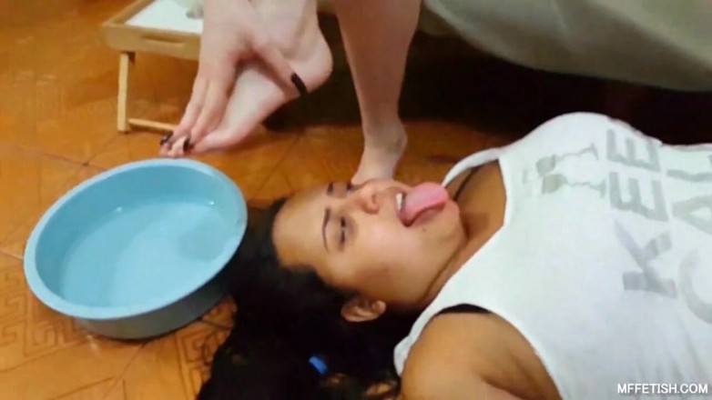 Sapphic Latinas: มาทำเล็บเท้ากัน