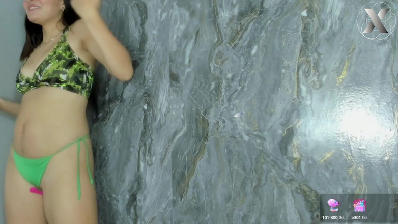 Lesbian Friends: मेरी जीभ उसकी चूत में तब तक रही जब तक कि वह मेरे चेहरे पर वीर्य न ले जाए