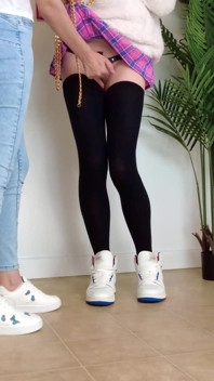 Grand piss - labă sexy - fată și femboy