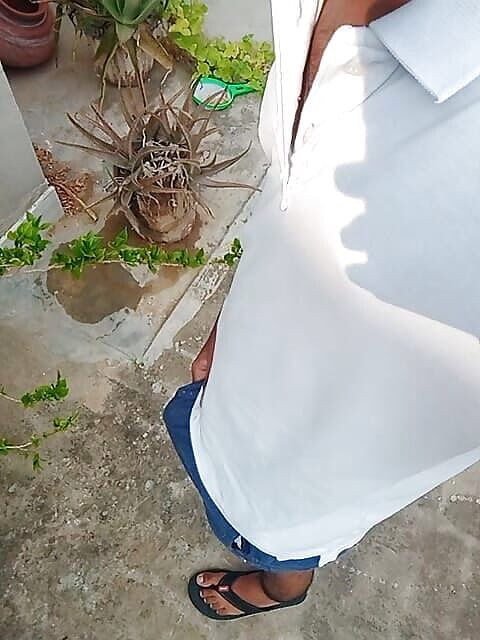 sexy_series: Caminar en el jardín sexy día caliente masturbación con la...