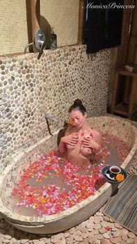 Filmando no banho nua em um spa - Bastidores